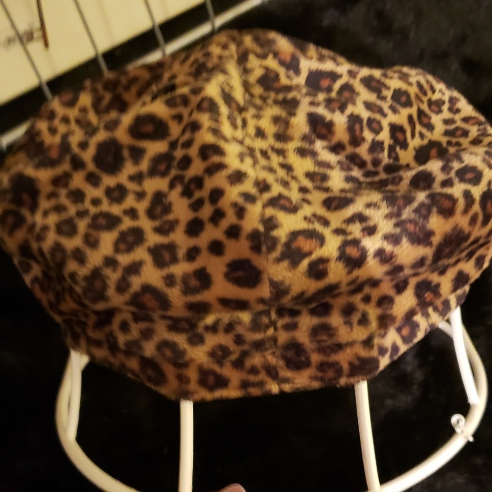 Leopard Print Pageboy - Picture 2 of 8